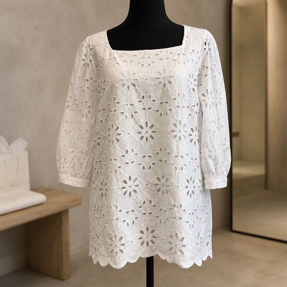 KARL LAGERFELD PARIS White Eyelet Top Square Neck 3/4 Sleeves Lined